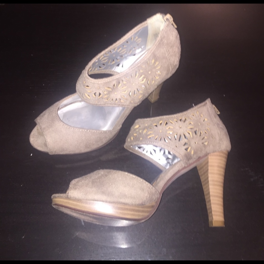 Laser cut detail taupe peep toe sandals